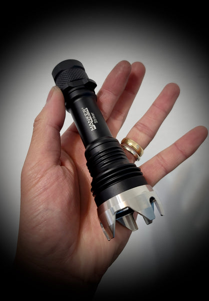 Manker StrikerVN  - Aggressive 18650 Compact Clicky Tactical R