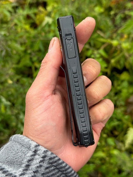 Nitecore EDC17 1500Lumen, Green Laser  & UV Switchblade Style