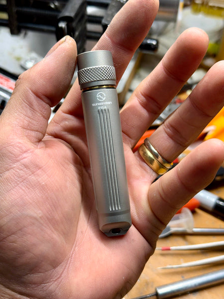 Sunwayman R15Avn - AA Long Runtime Keychain Carry